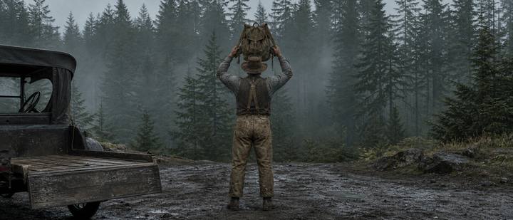 Shot 15, Shouldering the Pack